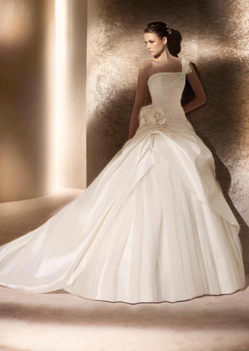 The 12 Most Romantic Wedding Dresses