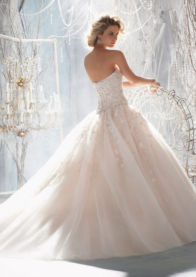 Choose Your Dream Wedding Dress Guide