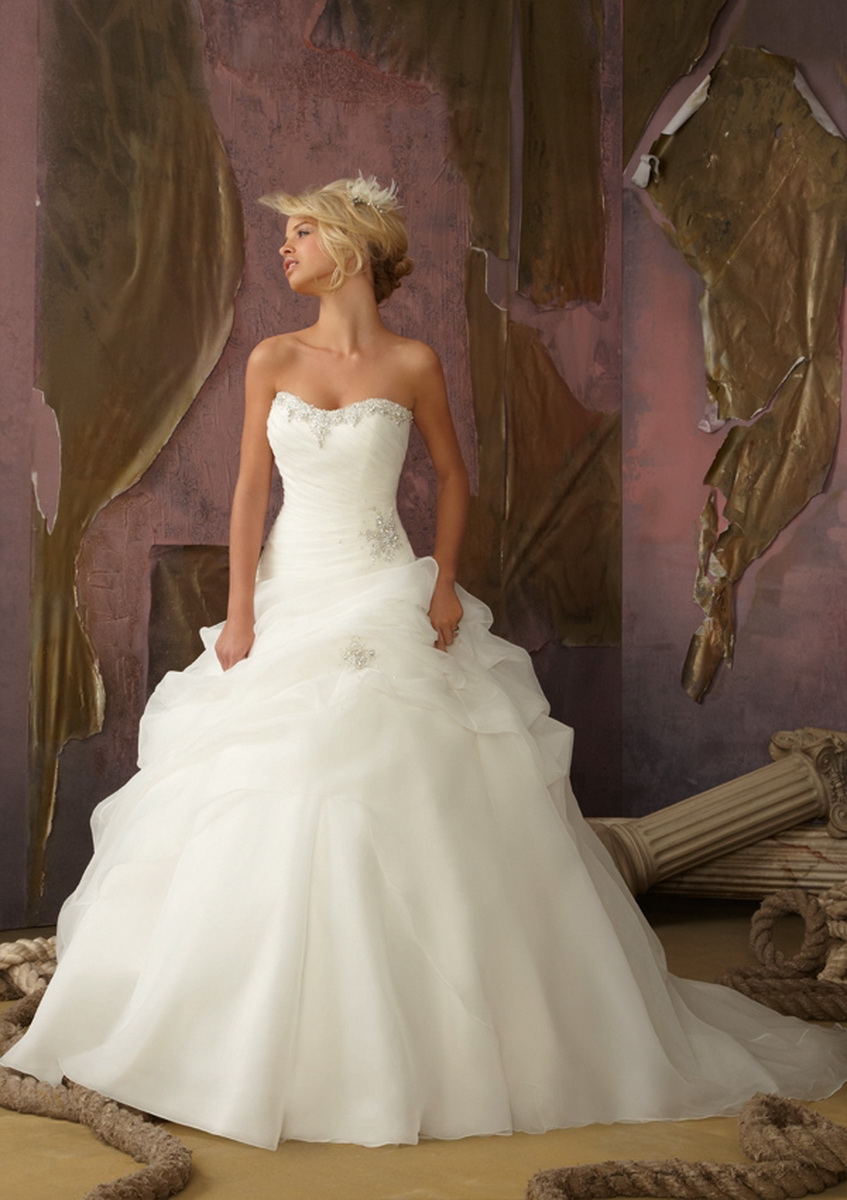 Choose Your Dream Wedding Dress Guide