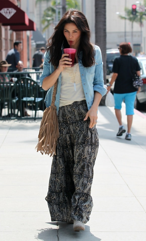 How To Style Maxi Skirts On A Chic Way