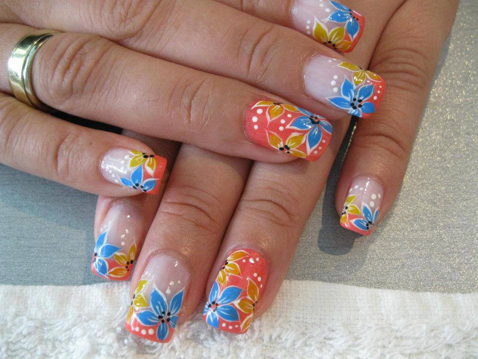 32 Extravagant Summer Nails Art Designs