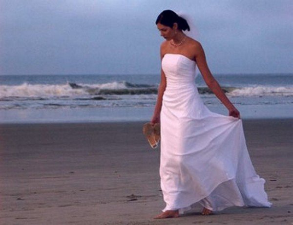 How To Choose A Beach Wedding Dress