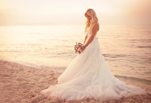 How To Choose A Beach Wedding Dress