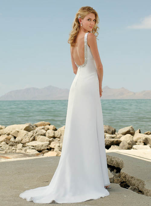 26 Sexy Wedding Dresses for Beach Weddings