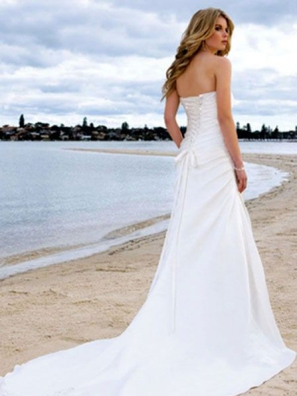 How To Choose A Beach Wedding Dress