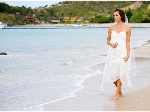 How To Choose A Beach Wedding Dress