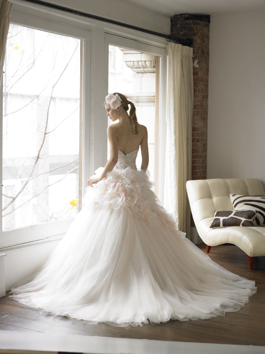 24 Fantastic Wedding Dresses For Your Fantastic Entertainment - ALL FOR