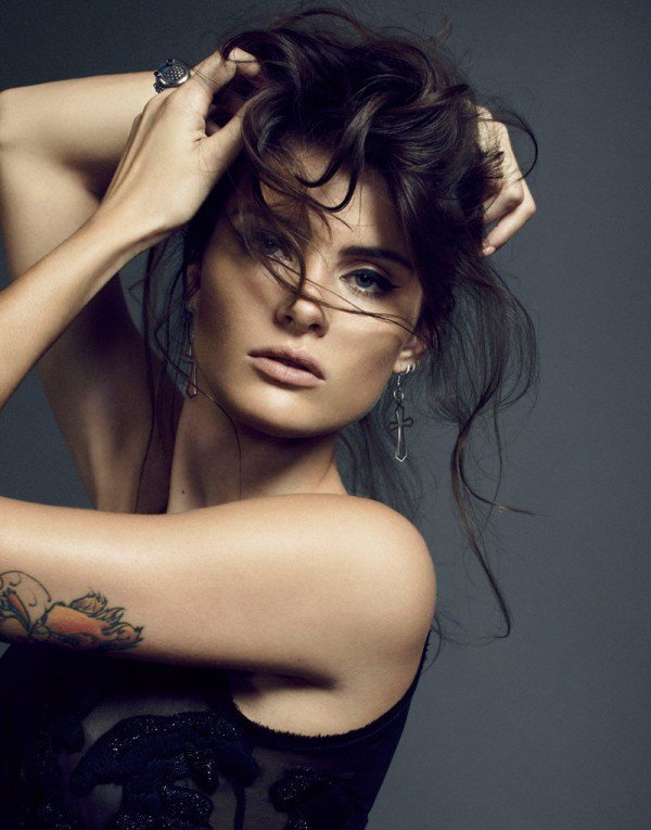 ISABELI FONTANA SMOLDERS IN LUXE STYLE FOR SERGI PONS’ EL PAIS SHOOT