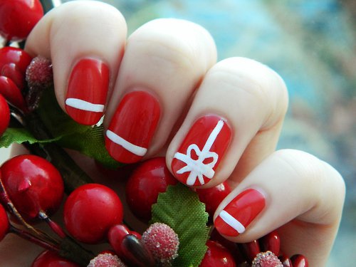 20 Inspirational Christmas Nail Art Designs