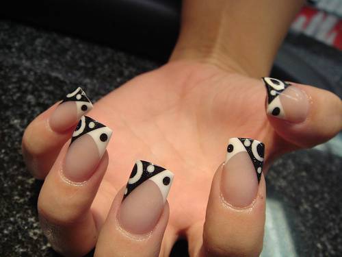 20 Black and White Nails To Copy