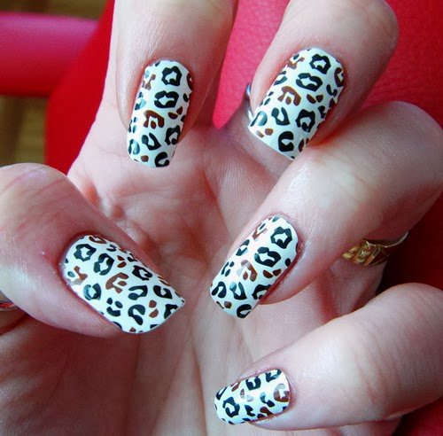 20 Black and White Nails To Copy