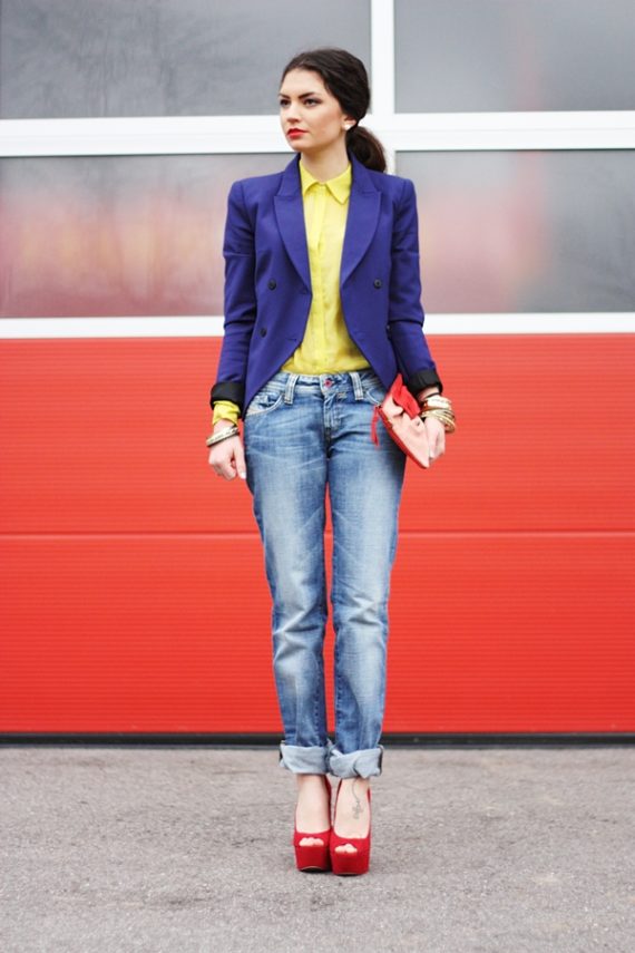 what colors match with dark blue clothes