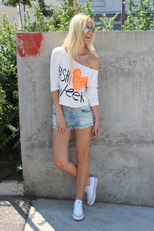 Chic Ways To Style Tour Graphic Tee