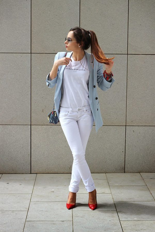 Chic Ways To Style Tour Graphic Tee