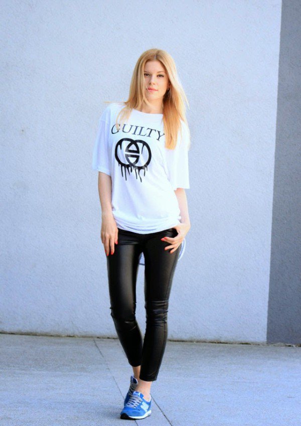 Chic Ways To Style Tour Graphic Tee