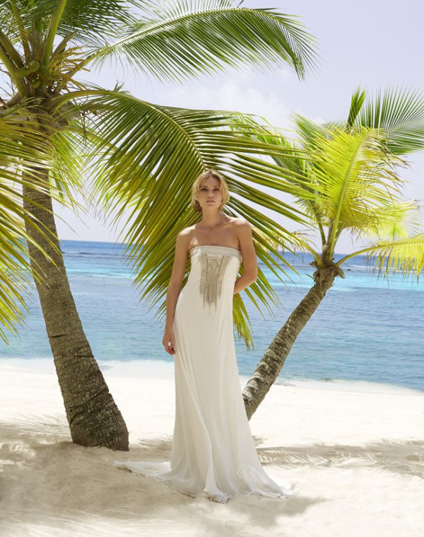 BRILLIANT WEDDING DRESSES FOR THE BEACH FROM AMANDA WAKELEY