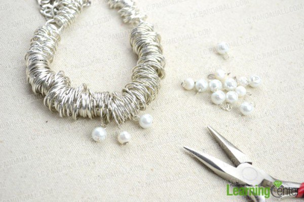 Alluring Ideas How To Turn Your Old Necklace In to New Trendy And Chic Fashion Accessory