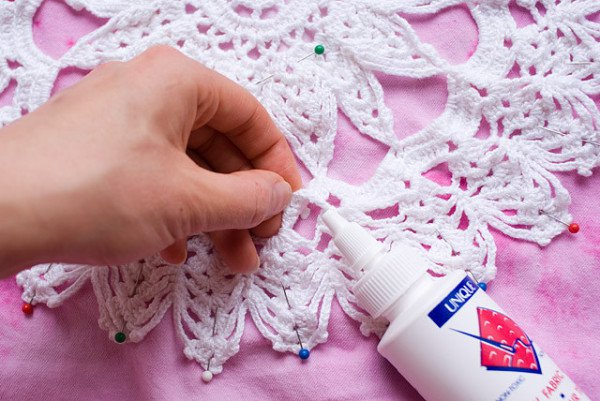 10 Perfect DIY Ideas For Embellishment Your T   Shirt Using A Lace Doily