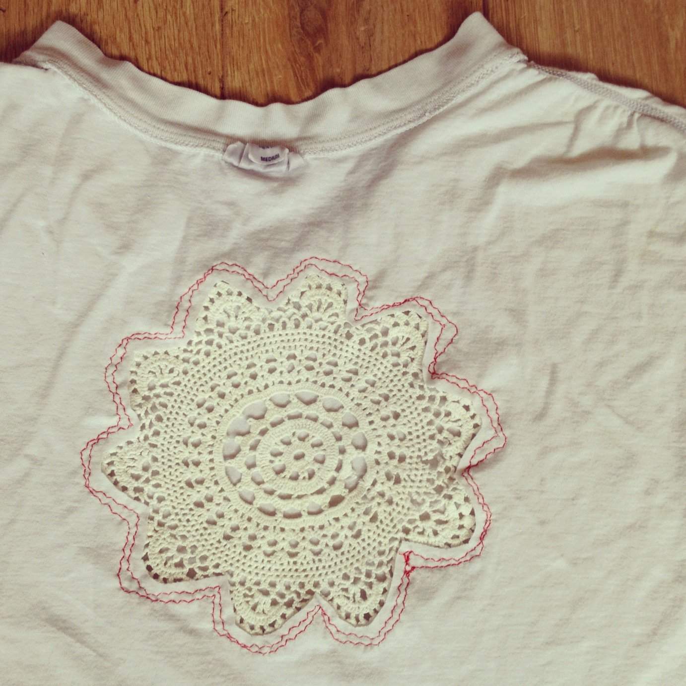 10 Perfect DIY Ideas For Embellishment Your T - Shirt Using A Lace 