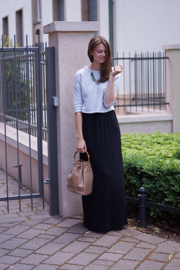 How To Wear Maxi Skirt During Fall