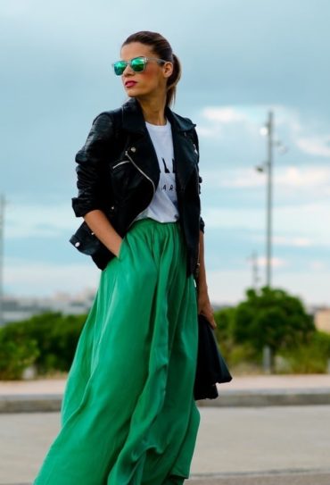 what type of shirt to wear with maxi skirt