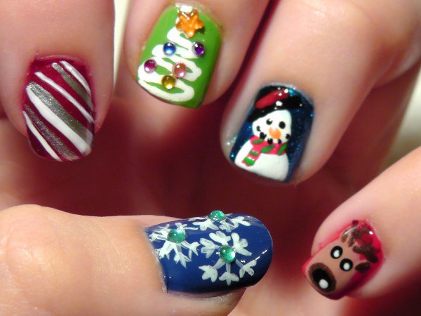 14 Unique Christmas Manicure Trends