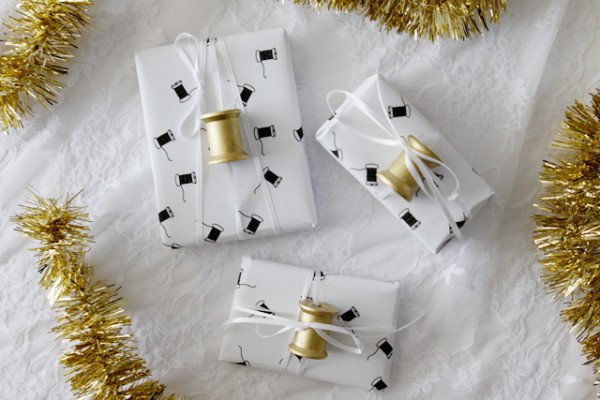 11 Totally Genius Tips And Tricks To Wrap A Gift On The Easiest Way