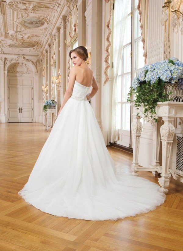 Irresistible WEDDING DRESSES BY LILLIAN WEST FOR 2015