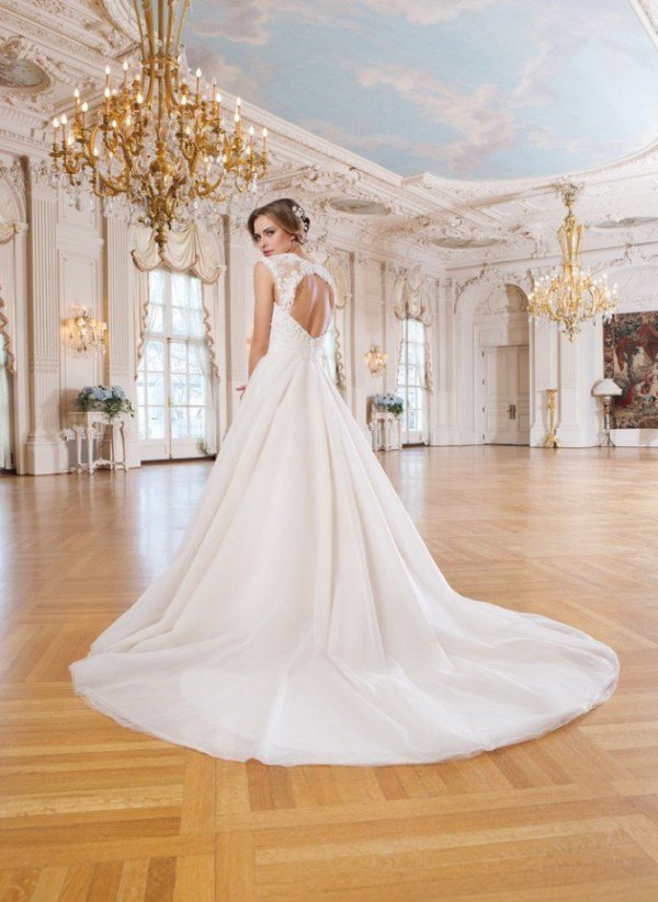 Irresistible WEDDING DRESSES BY LILLIAN WEST FOR 2015