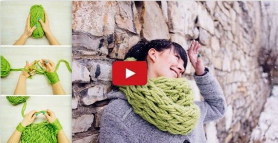 The Most Genius Way To Knit A Scarf For Less Than 30 minutes With Just ...