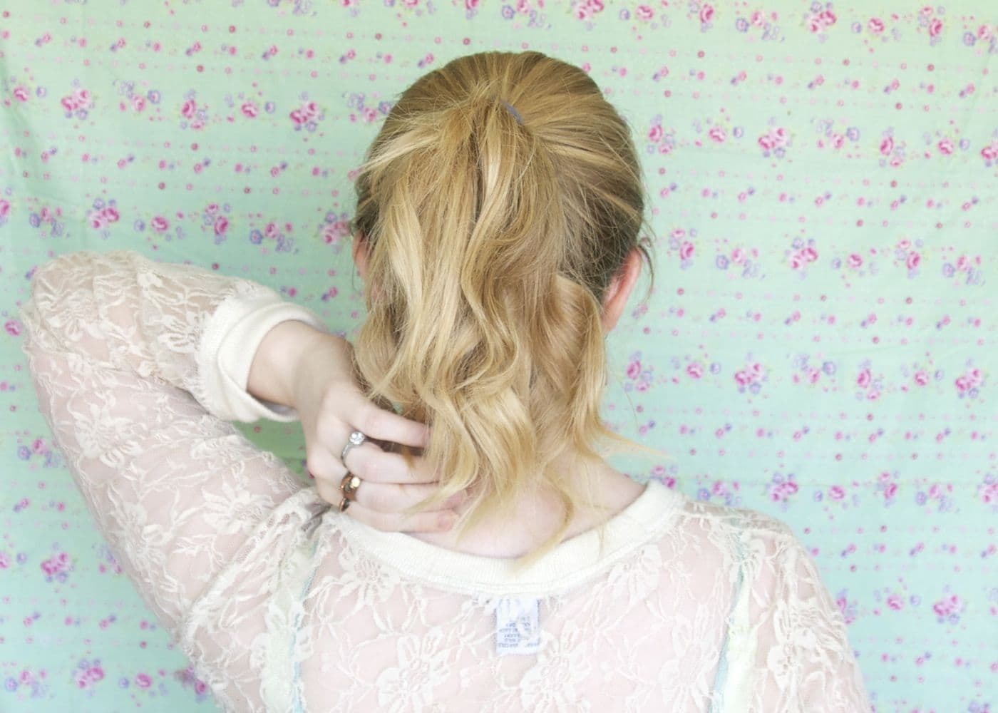 22 Ultra Useful Curling Iron Tricks That Everyone Need to Know