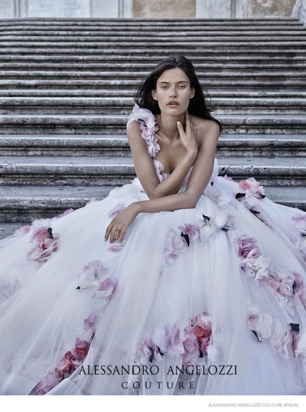 22 Magnificent Wedding Dresses That Will Take Your Breath Away