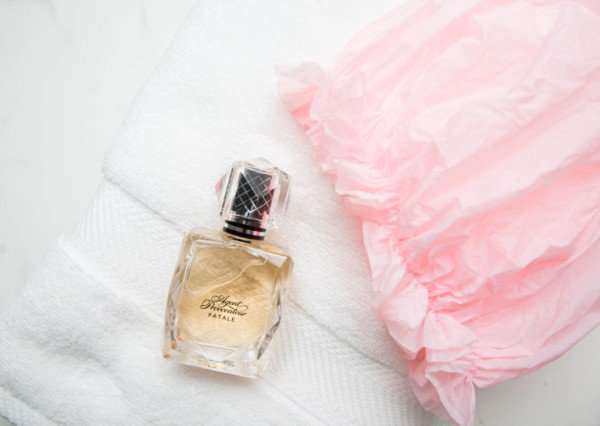 14 Smart, Cool Fragrance Hacks To Make You Smell Amazing All The Time