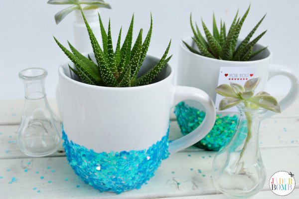 21 Super Ideas To Renew Your Old Thing With Colorful Glitter DIYs And Add Sparkle To Your Life