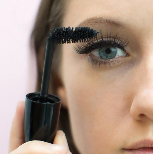 16 Super Smart, Mind Blowing Hack To Get Flawless Eyelashes Every Time
