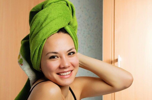 This Very Useful DIY Baking Soda Shampoo Will Save Your Hair