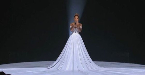 Jennifer Lopez Does A Great Performance, When The Lights Change?Magical