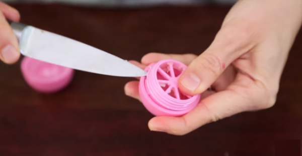 She Takes Apart A Lip Balm Container? The Way She Reuses It? Helpful For Every Woman!