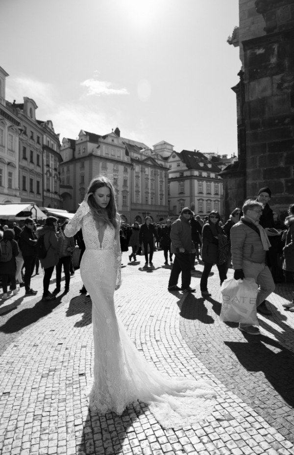30 Surprisingly Unique Wedding Dress For The Most Glamorous Wedding Party Ever