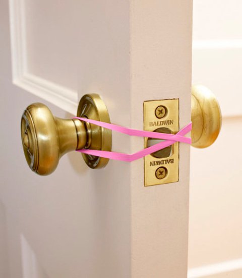 17 Genius Rubber Band Hacks That Will Simplify Your Life