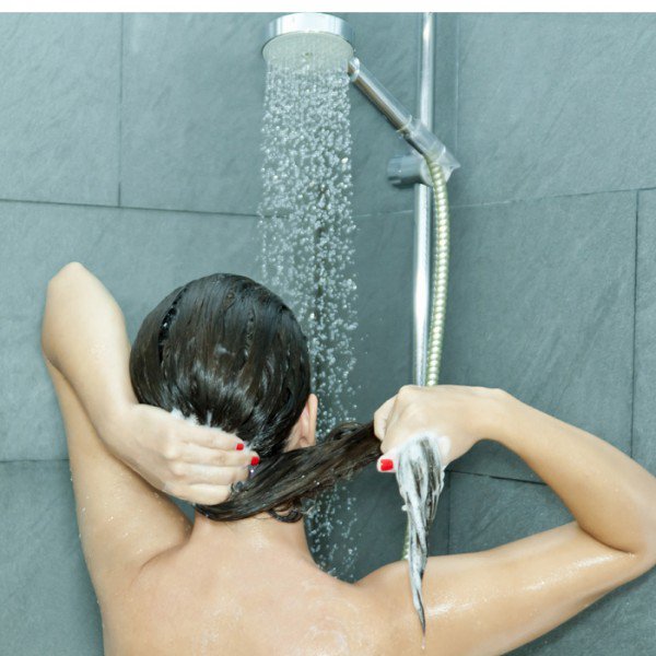 6 Hair Washing Mistakes That You Should Know