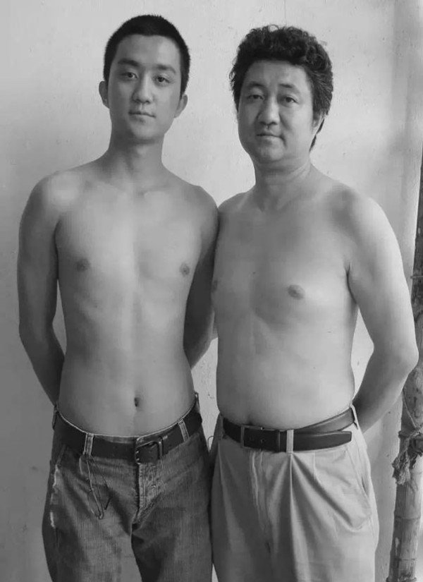 Brilliant: Father And Son Took Same Picture Together  For 28 Years Until The Last One
