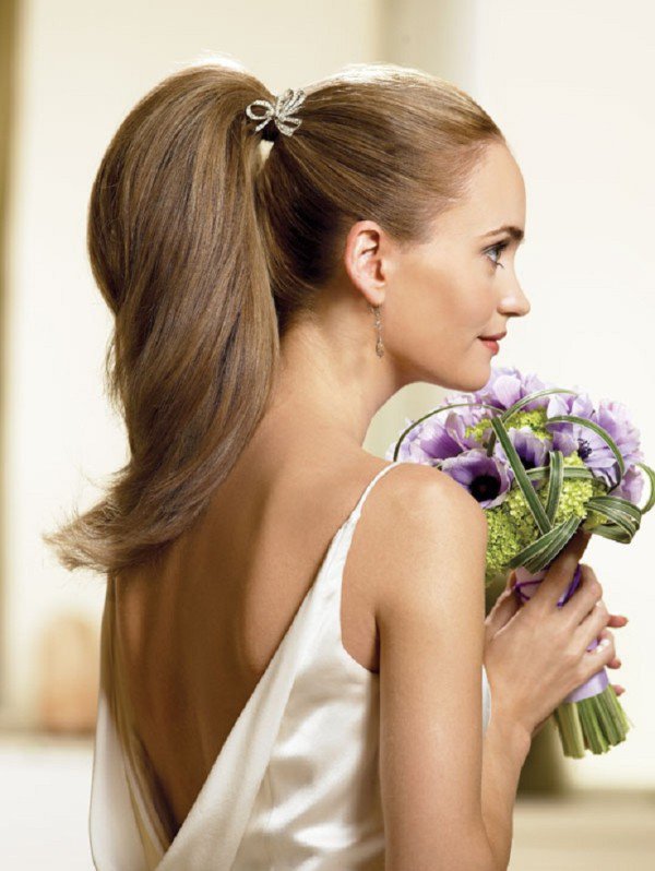 13 Adorable Ways to Rock a Ponytail on your Wedding Day
