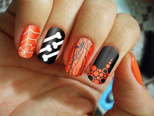 16 Spooky Halloween Nail Art