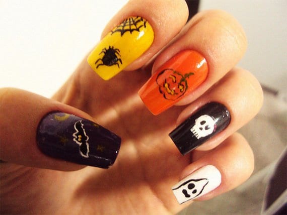 16 Spooky Halloween Nail Art