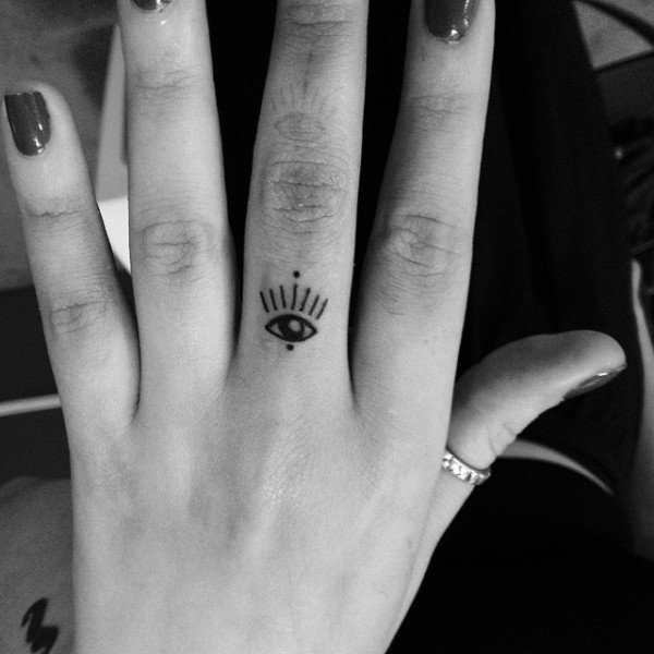 17 Adorable Tiny Tattoos That Everyone Will Love