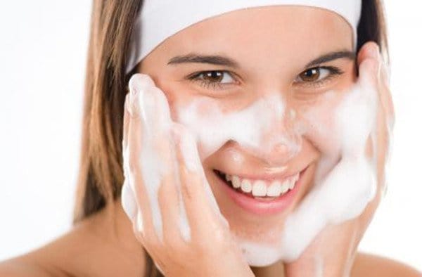 12 Super Useful Tips For Healthier Skin and Hair This Winter