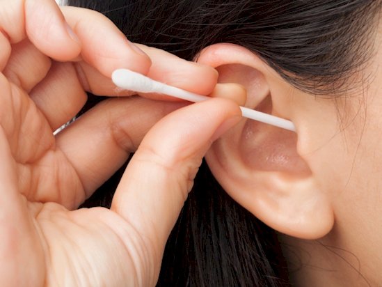 After Seeing THIS, You’ll Never Use Cotton Swabs To Clean Your Ears Again