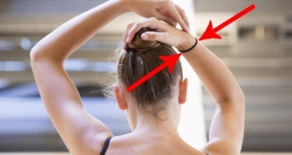 See Why You Should NEVER Wear Your Hairband Around Your Wrist – This Made My Skin Crawl