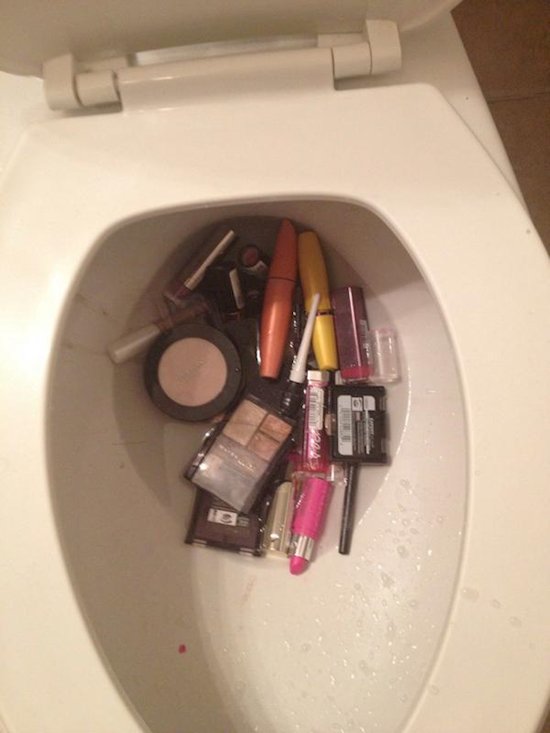 12 Not So Perfect Moments That Will Make All Makeup Lovers Weep